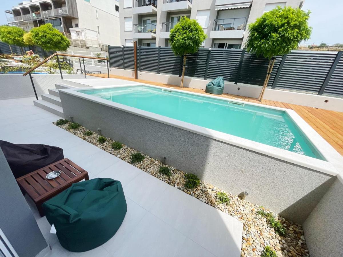 Cozy Seaside Apartment With Pool & Terrace Split Exterior photo